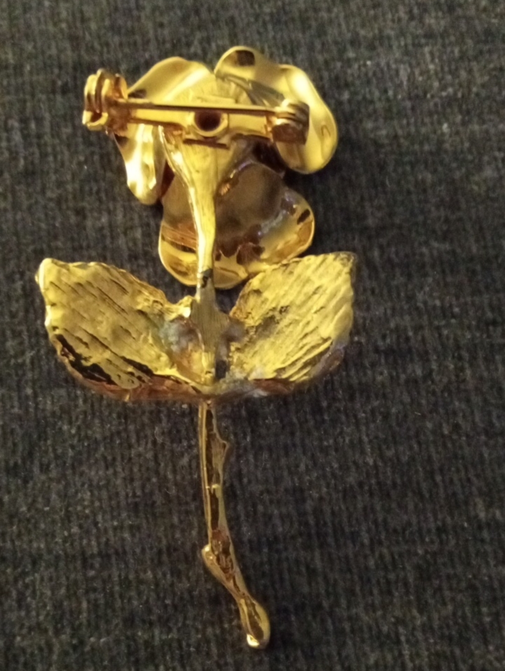 Two (2) Vintage Flower Brooches - Picture 5 of 11